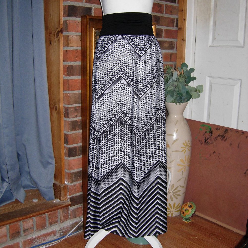 Apt 9 Black White Long Pull On Skirt M
